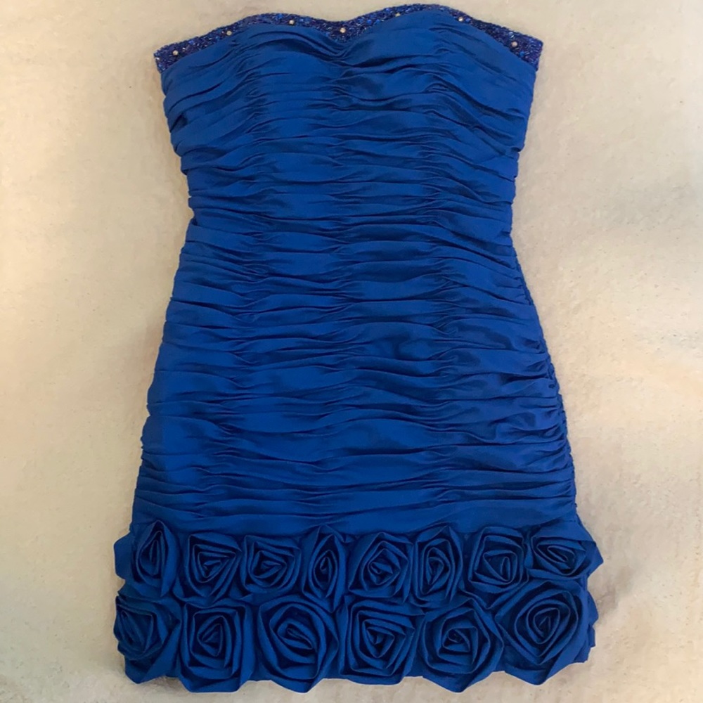 Hannah S strapless dress. Size 8. Fits a size 6. Great condition.